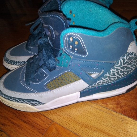 Sneakers - Picture 4 of 4